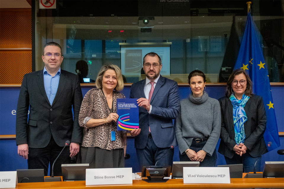 MEPs with Declaration 01 1500x1000 DSC8811 1